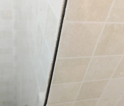 长海瓷砖空鼓维修公司分享阳台瓷砖脱落的修复过程可以分为以下几个步骤